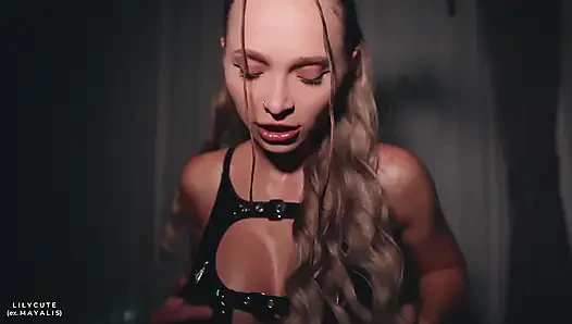 Крошку Lily Трахнули В Латексе На Послепартии
