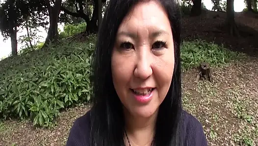 A112G11 A frustrated 110cm I-cup mature woman makes her AV debut in AV and goes wild × fertilization sex!