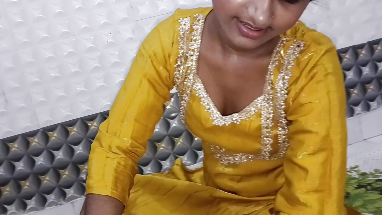 Desi Beauty Πίπα με Μασάζ με Μπάλα σε Παραδοσιακά Ρούχα