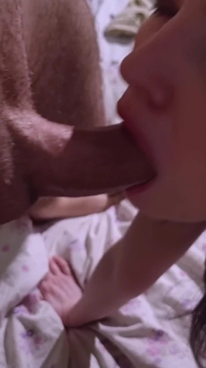 Mora se podeliti trenutak od "polu ćerka uživa u mom kurcu i spermi"