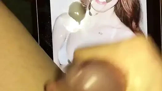 Karen Gillan - boşalma anısına #1