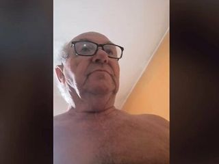 69 år gammal man från Italien 39