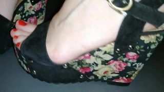 Flowers, Dame L mit High Heels (kurze Video-Version)
