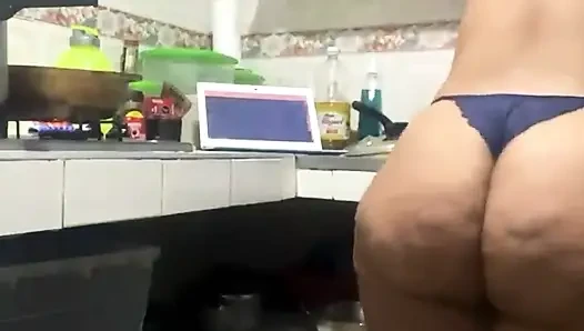 Babamın Beni Temizlerken Izlediğini Buldum