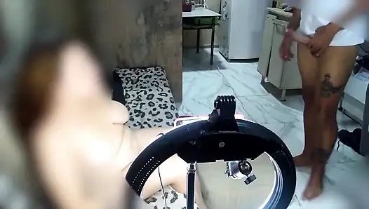 Evli kadın itaatkar kocasının önünde sevgilisiyle