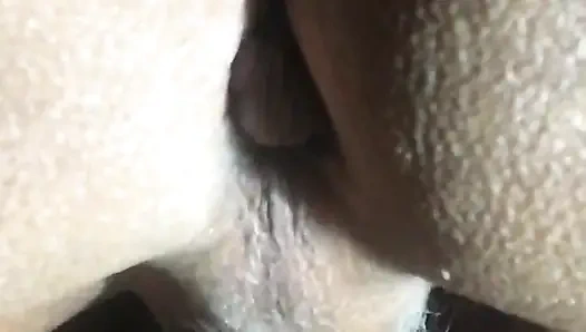 Karım ıslak amcığıma yakın çekim sikiş