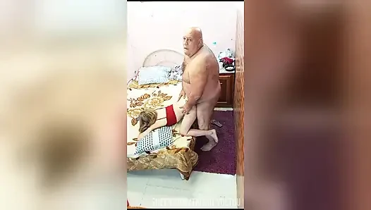 ---24---YEAR-OLD WOMAN WANTS TO GET ON ALL FOURS FOR THE CROWN
