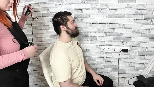 The Hairdresser Decided to Apologize for the Terrible Haircut