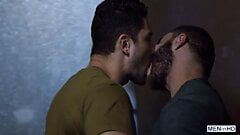 Dato Foland, Diego Reyes și Nicolosa Brooks se bucură de sex în trei