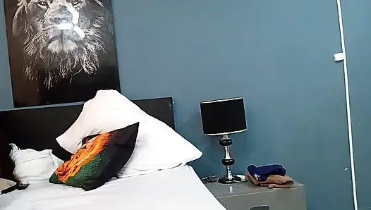 Я ножницы с своей подругой, пока не испытываю оргазм