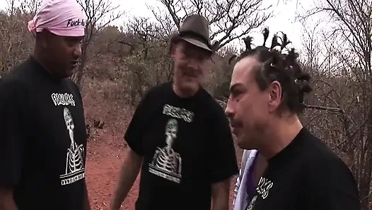 Похороненная красота в песке: дикий фетиш-секс на природе