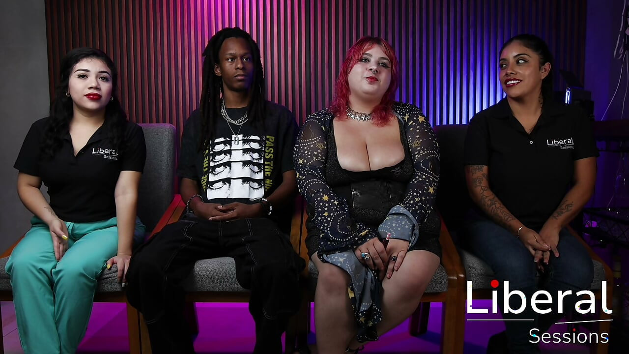 BBW HOLDS THE HUGE DICK OF AN AFRICAN AMERICAN