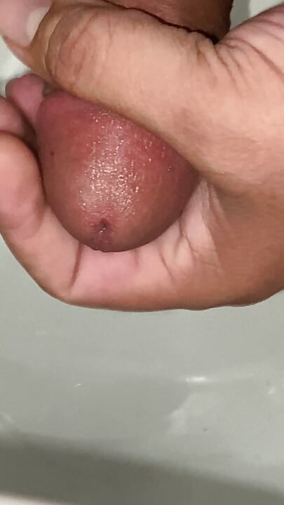 I have a horny cock , and I'm in the tolets to cum, I'm cumming my cock and I've been fucking it until I cum