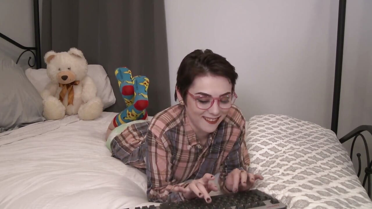First timer on webcam Megan foot sucking but forgets something