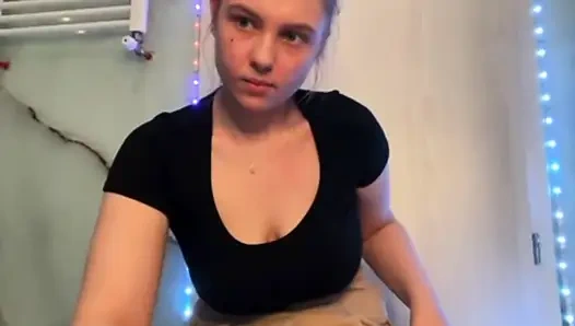 Jucielussie Masturbating on the bathroom close up