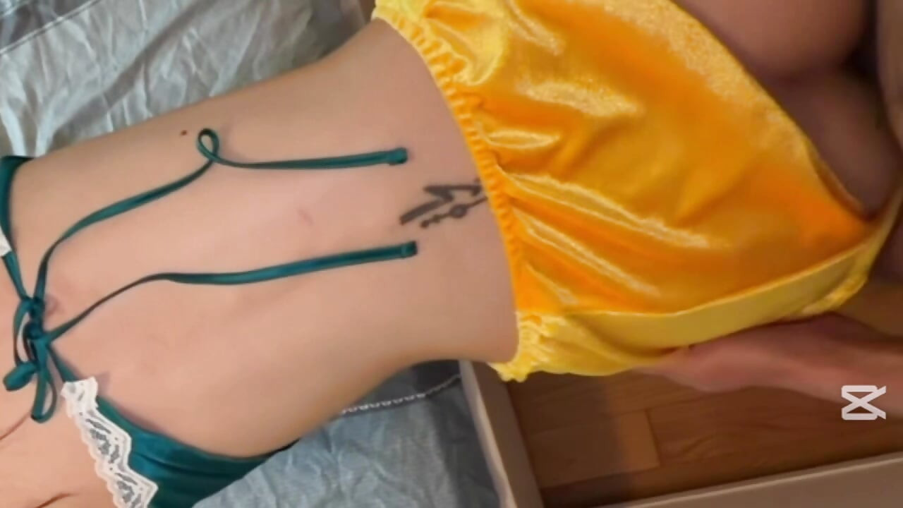 Prr 2 - ama de casa en pijama engañando en el dormitorio antes de marido de vuelta a casa