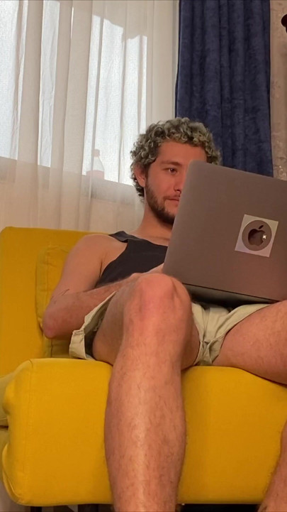 Harry_Jen: Jen wanted to show his ass in chat roulette, but I decided to give him pleasure without the help of sex toys
