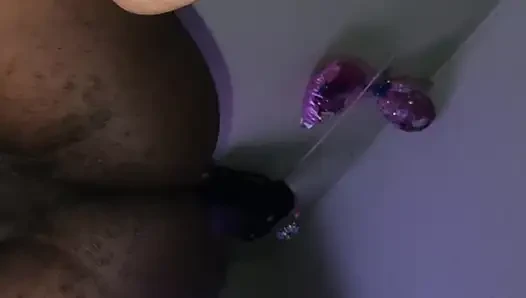 Persetubuhan keras dalam musim gugur bebas ke wanita kulit putih.