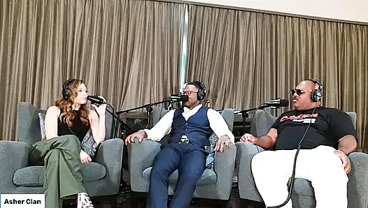 Yetişkin şovmenler katie kush, jamie knox ve mrflourish podcast'i asherclantv ile kanepede konuşuyor