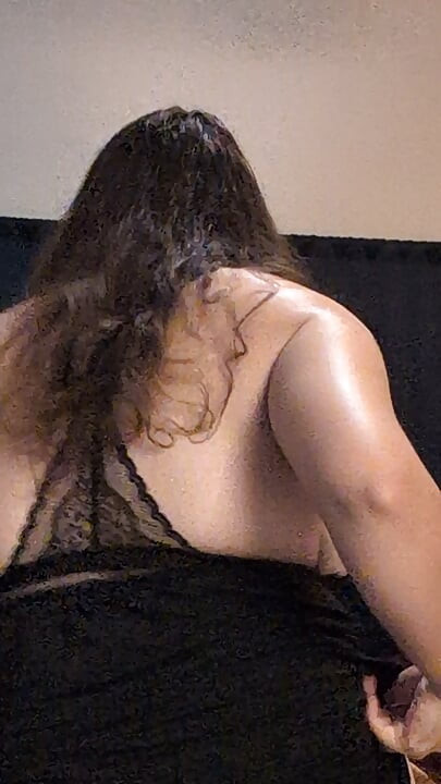 Pillow humping and squirting milf