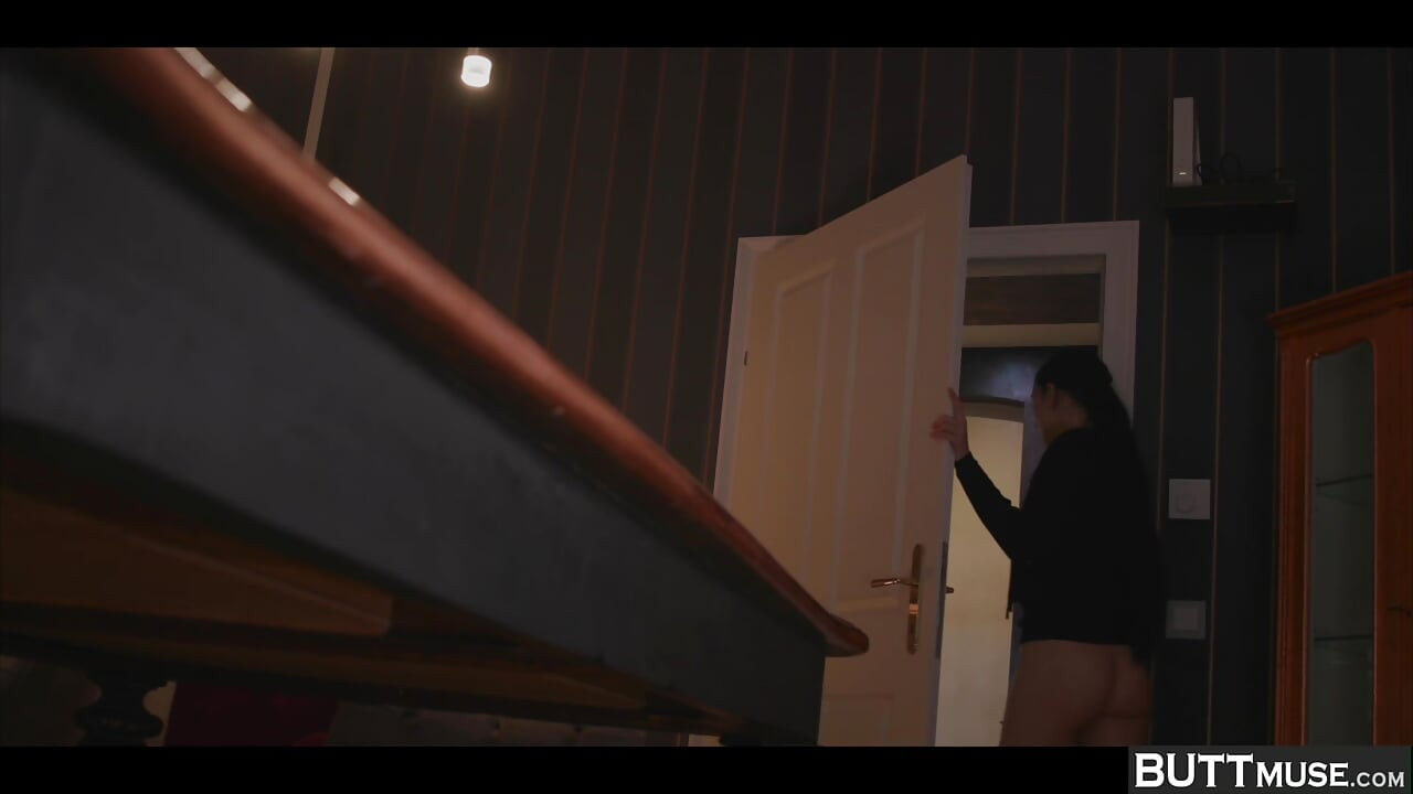 Buttmuse haar eerste keer dubbele penetratie