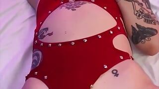 Татуированная рыжая Сидни Саммерс показывает свои навыки в постели