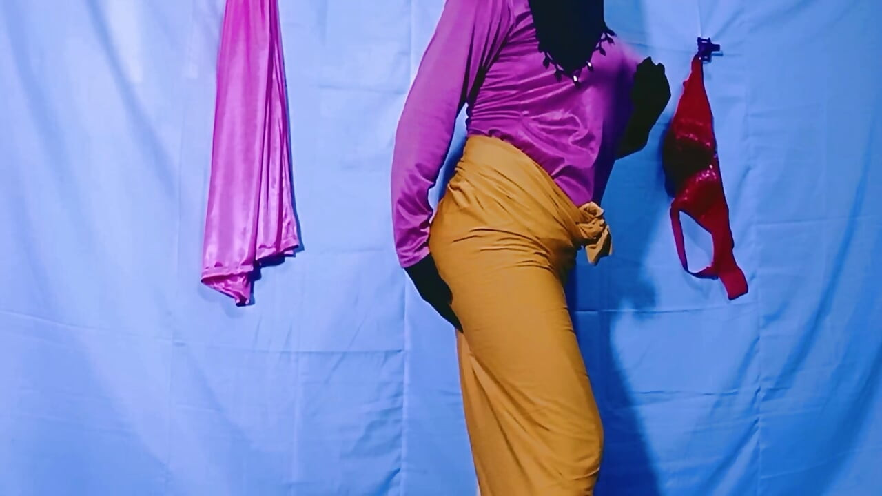 Indische schöne ehefrau hat sex in Hindi