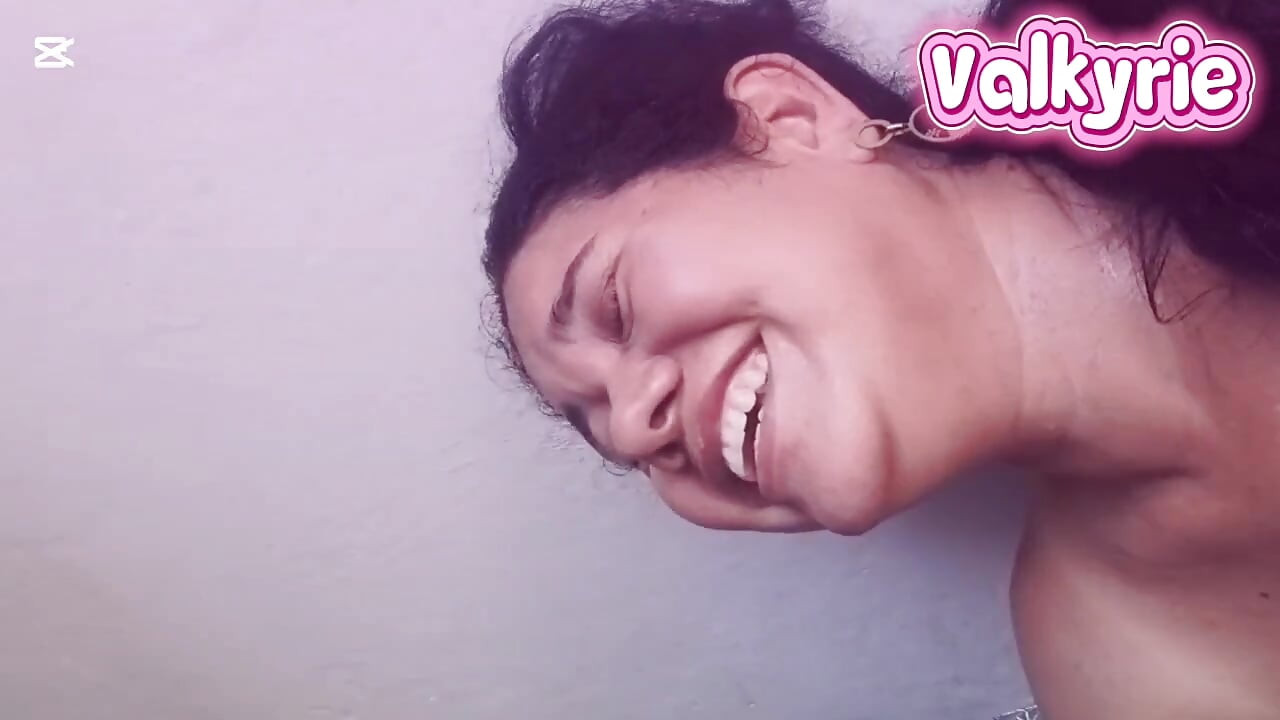 Büyük memeli evli kadın gırtlağına kadar alıyor