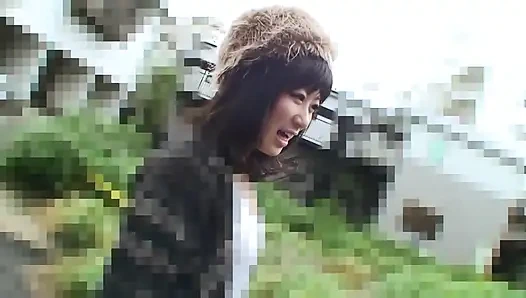 Bermain dengan remaja Jepang yang bersemangat