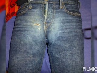 Calça jeans mijada manchada de porra 1