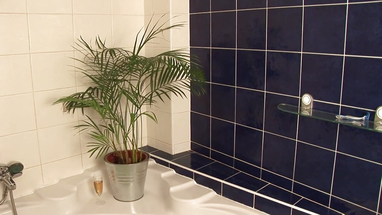 Mladi gej par - Pušenje i jebanje u guzu