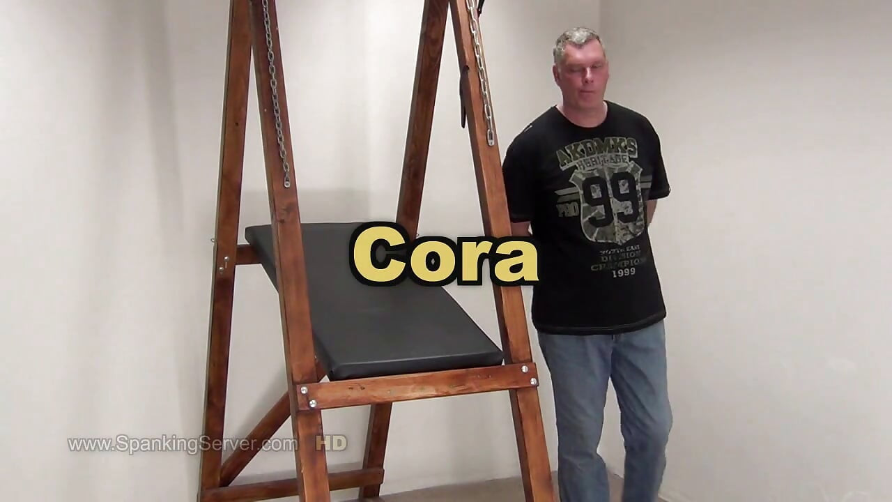 Cora cipki klapsy
