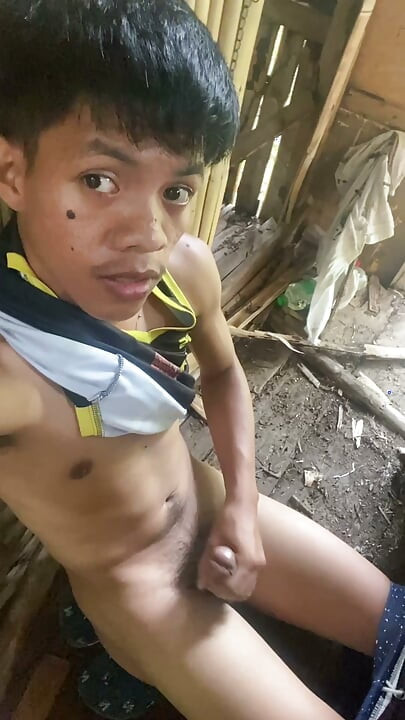 Outdoor Pinoy Twink Hook up- Wanking, Deep Blowjob & Mouth Cumshot