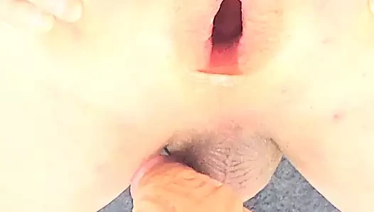 Dildo 12 inci yang sangat tebal mengisi pantat saya ke usus besar saya!