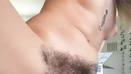 Лизание сливочной волосатой киски