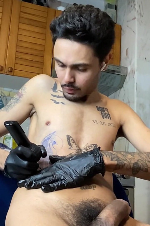 I Went to Get a Tattoo, Got a Hard Cock and Jerked off Until I Came
