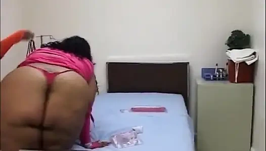 Büyük vücut, büyük göğüsler, büyük göt, büyük amcıkta lezbiyen dildo