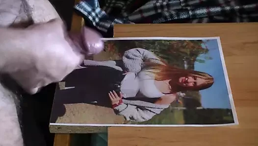 emiliaxxy 2'ye saygı duruşu