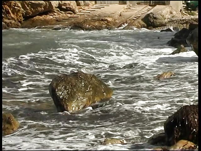 Φανταστικό μωρό με τεράστια βυζιά γλείφει το μουνί της σε εξωτερικό χώρο