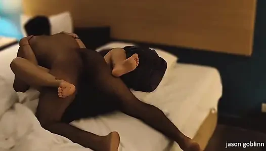 Üvey anne otel odasında Hintli yarakla sikiliyor