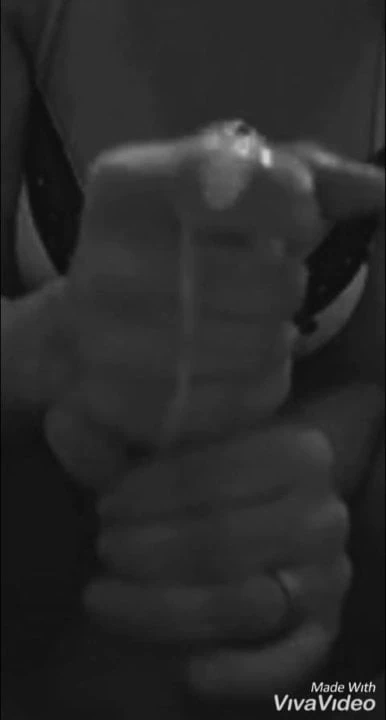 Wifey hanjob and cumshot