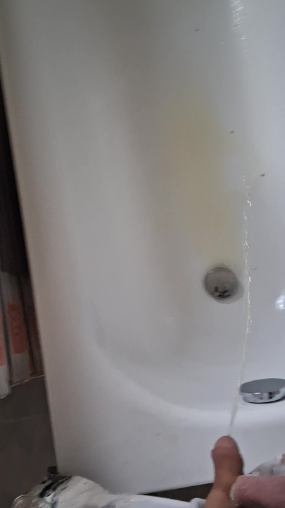 Slikar Boy odjednom mora piškiti.