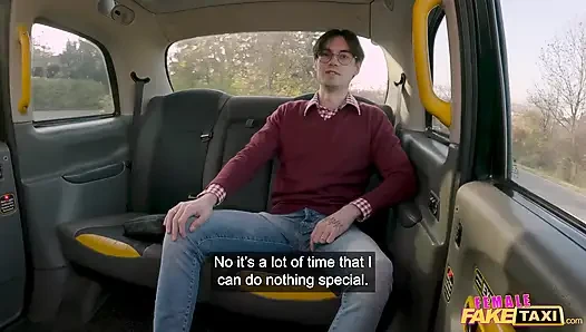 Female Fake Taxi - горячий хардкорный секс шотландской крошки-блондинки Samantha Joiner с симпатичной застенчивой ботаничкой