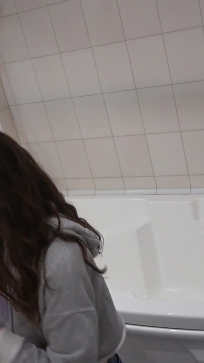 Vollbusige amateur-teenagerin in der dusche
