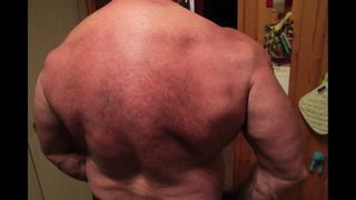 Muskel Mann Homo Schwul Muskelfetisch Fetisch homosexuell Brust behaart posing Video muskelmann