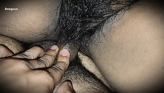 Bhabhi ke sath Soya toh bhabhi ne Raat ko lund pakad liya