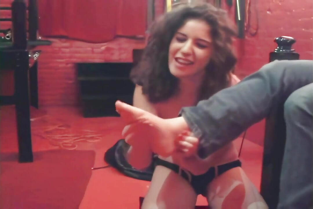 Sativa Tickles Brandys Feet - Los Pies Brandys De Sativa Love Tanto Que Está Haciendo Cosquillas Sus Lindos Pies!