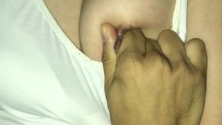Esposa japonesa amadora dá emprego de língua para técnico Mai, orgasmo