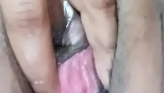 Single girl fingering in her pussy and pleasure