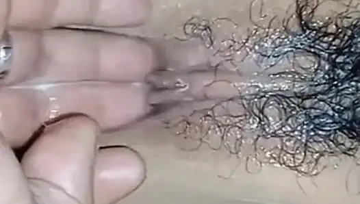 Aşka gerek yok ama yine de vücudunun sıcaklığını hissediyorum